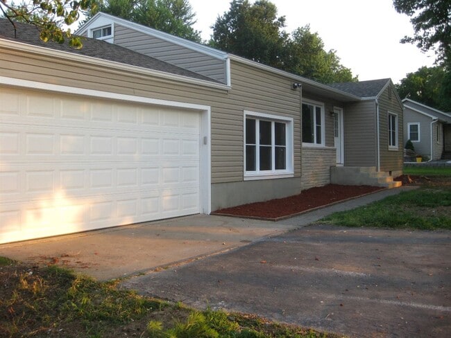 property at 1806 S Lake Shore Ave