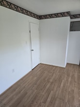 1902 Bronzegate Blvd in Silver Spring, MD - Foto de edificio - Building Photo