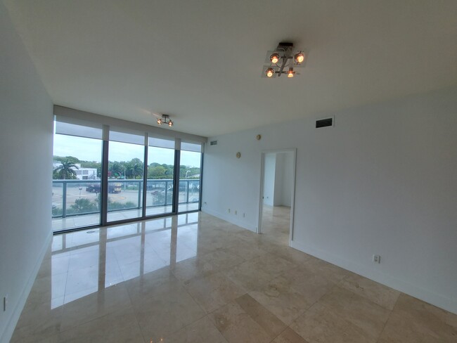 888 Biscayne Blvd, Unit 311 in Miami, FL - Building Photo - Building Photo