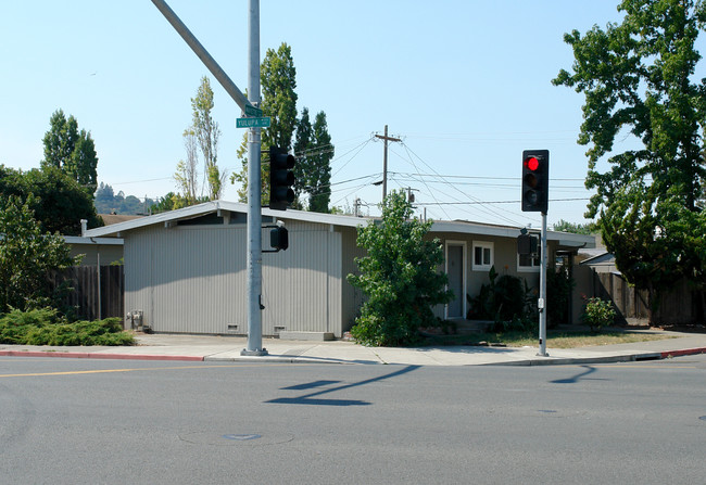 3800 Mayette Ave in Santa Rosa, CA - Building Photo - Building Photo