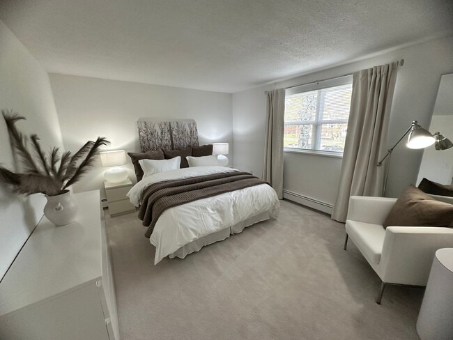 Sheridan Apartments in Shrewsbury, MA - Foto de edificio - Building Photo