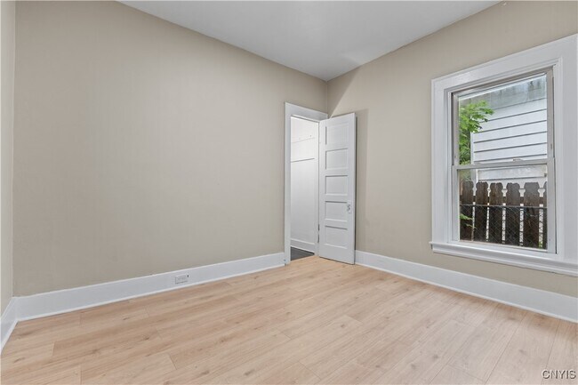 712 Oak St in Syracuse, NY - Building Photo - Building Photo