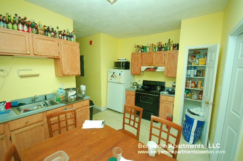 891 Huntington Ave, Unit 1 in Boston, MA - Building Photo