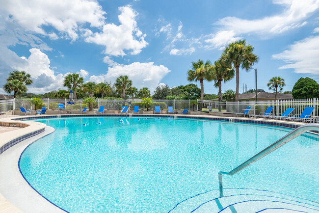 Summit West Apartments in Tampa, FL | ApartmentHomeLiving.com