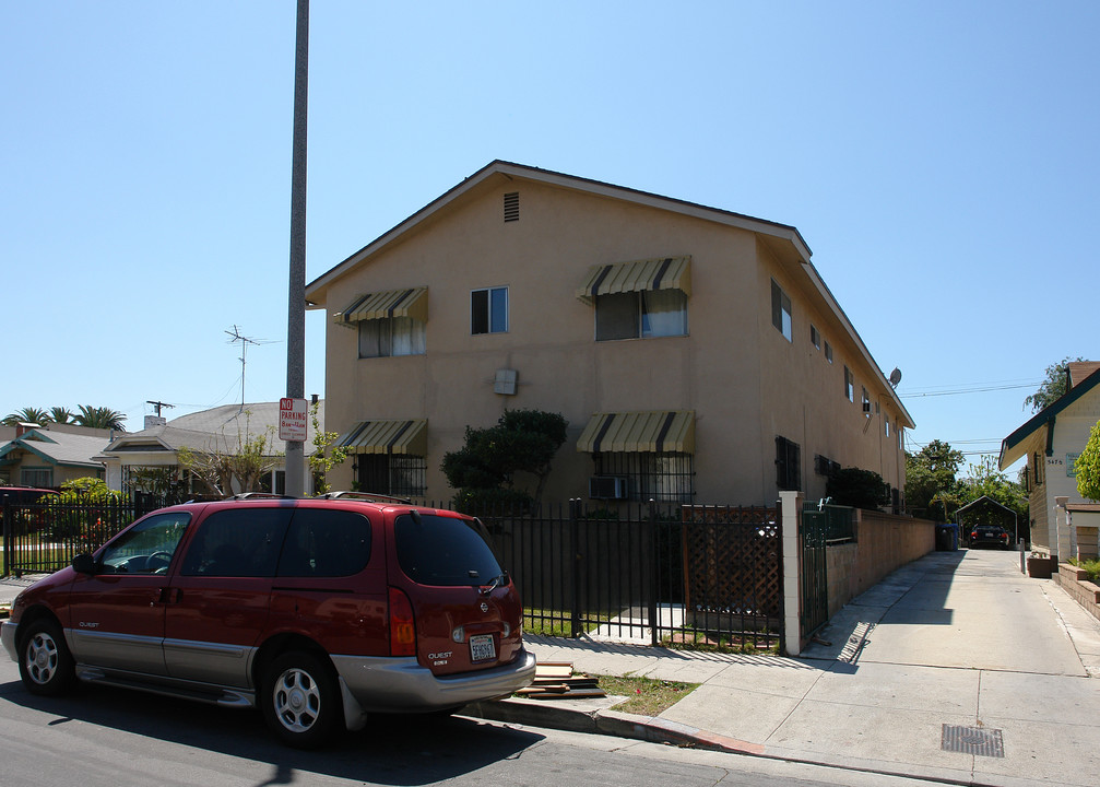 543 N Harvard Blvd in Los Angeles, CA - Foto de edificio