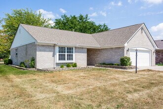 6404 Amarillo Way in Indianapolis, IN - Foto de edificio - Building Photo