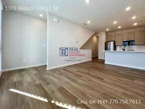 1373 Breezy Cir in Atlanta, GA - Building Photo - Building Photo