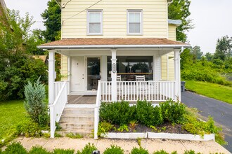 1029 Lancaster Ave in Berwyn, PA - Building Photo - Building Photo