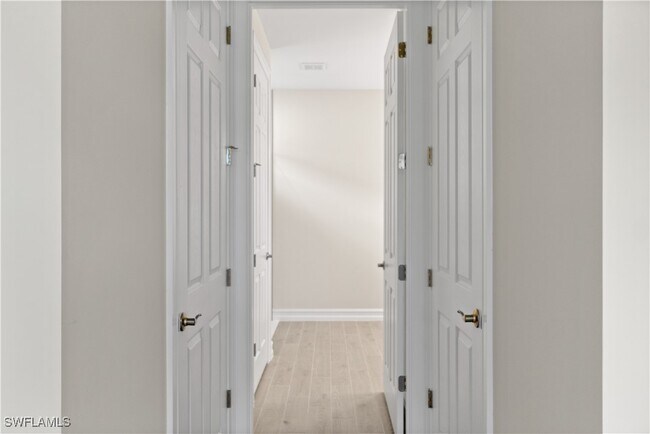 465 Kamari Cv in Naples, FL - Foto de edificio - Building Photo