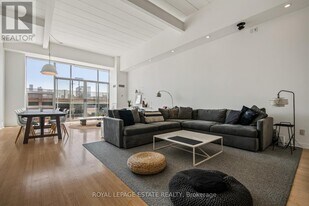 160 Baldwin St in Toronto, ON - Building Photo