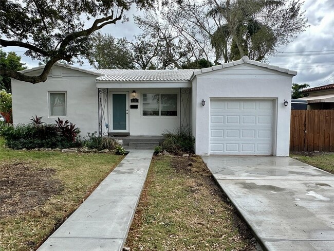 property at 5924 SW 41st St