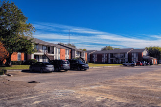 Country Terrace Village I in Highlands, TX - Building Photo - Building Photo