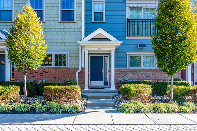 Station Square at Fanwood Townhomes in Fanwood, NJ - Foto de edificio - Building Photo