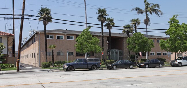 12447-12457 Paramount Blvd in Downey, CA - Building Photo - Building Photo