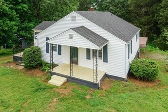 4042 S Church St in Burlington, NC - Building Photo - Building Photo