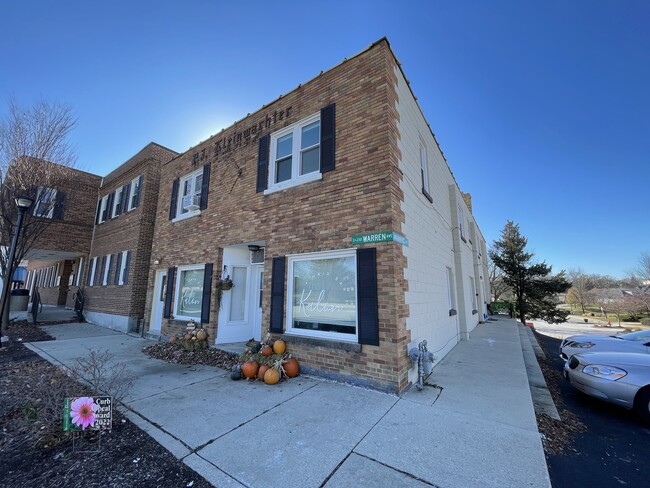 property at 3S230 Warren Ave