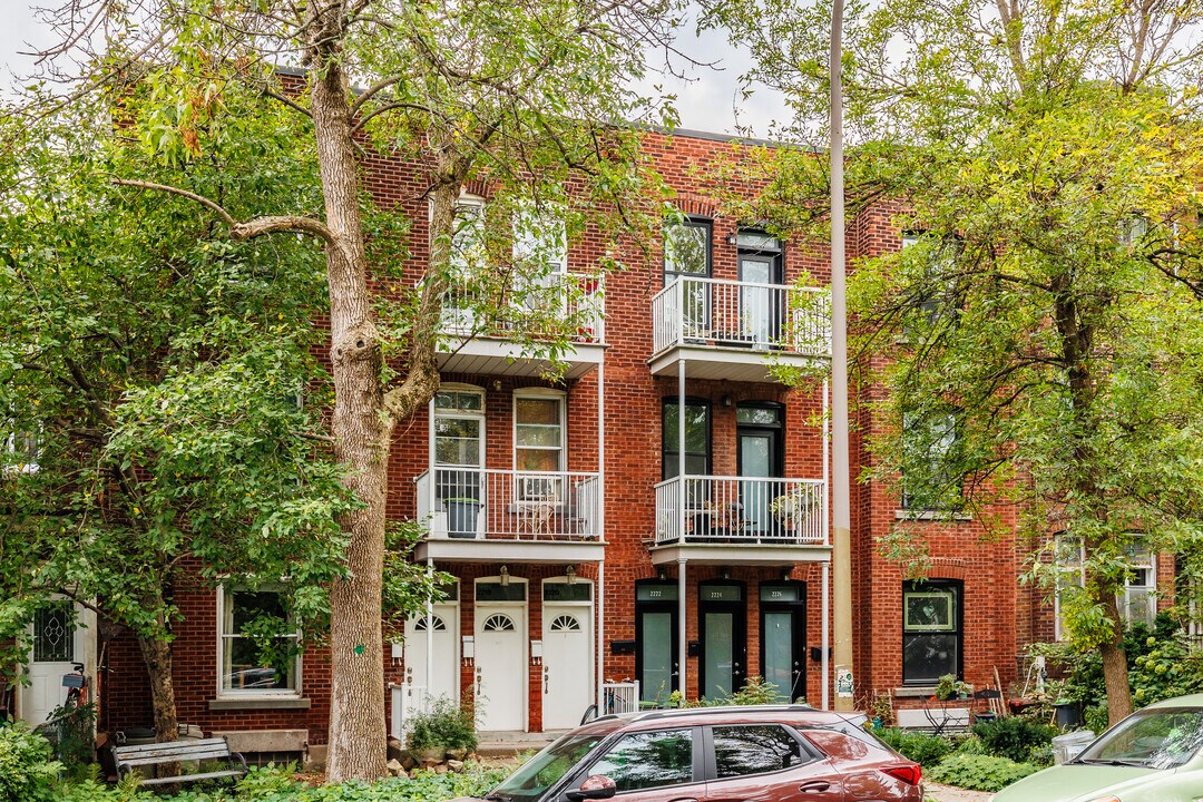 2218 De Hampton Av in Montréal, QC - Building Photo
