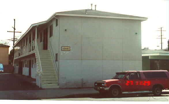 10348 California Ave in South Gate, CA - Building Photo