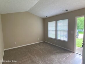 6614 Burlwood Dr in Louisville, KY - Building Photo - Building Photo