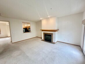 1683 Village Tr in Maplewood, MN - Building Photo - Building Photo