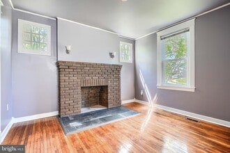 3213 Vickers Rd in Baltimore, MD - Foto de edificio - Building Photo
