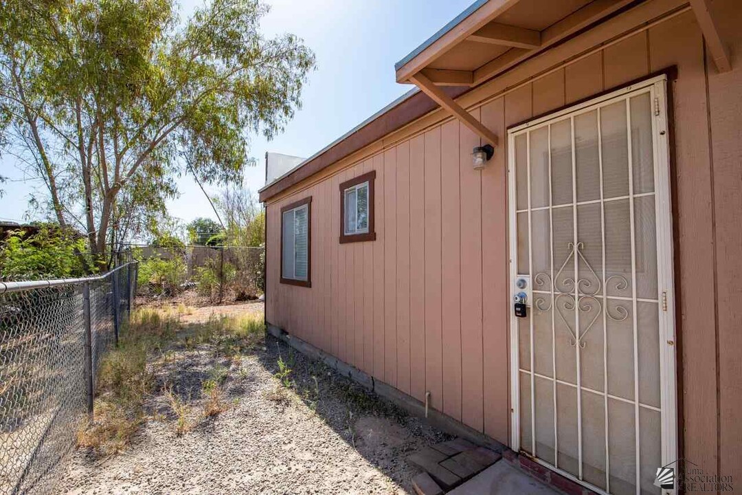 123 S Magnolia Ave in Yuma, AZ - Building Photo