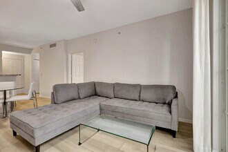 630 S Sapodilla Ave in West Palm Beach, FL - Building Photo - Building Photo