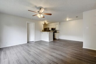 5303 Spring Meadow Rd, Unit A in Austin, TX - Building Photo - Building Photo