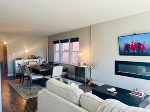 1827 Gunderson Ave in Berwyn, IL - Building Photo - Building Photo