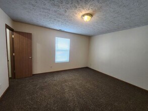 695 N 25th St in Terre Haute, IN - Building Photo - Building Photo