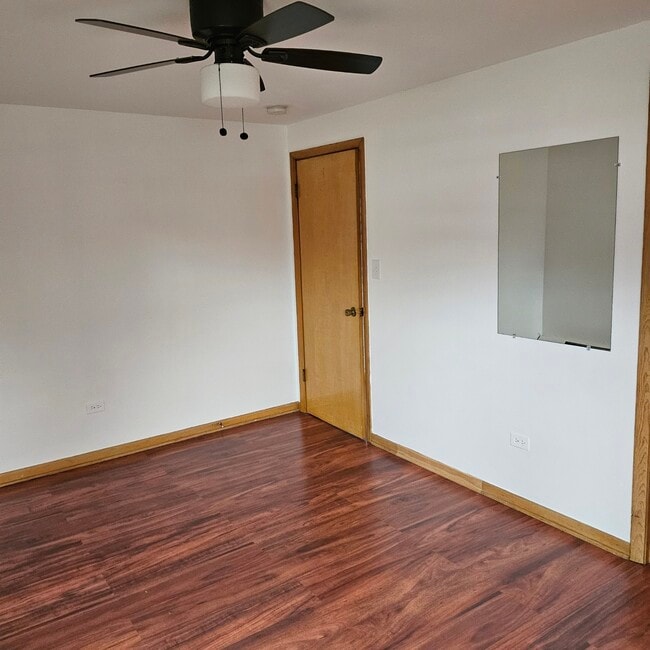 6360 W Eddy St, Unit GE in Chicago, IL - Building Photo - Building Photo