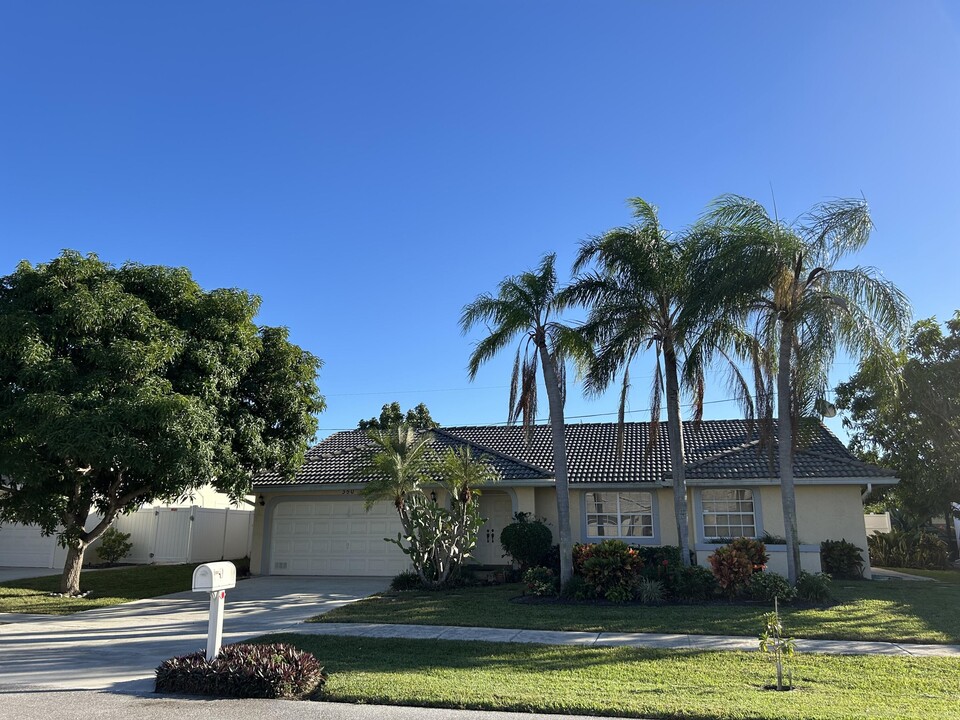 350 Apache Ln in Boca Raton, FL - Foto de edificio