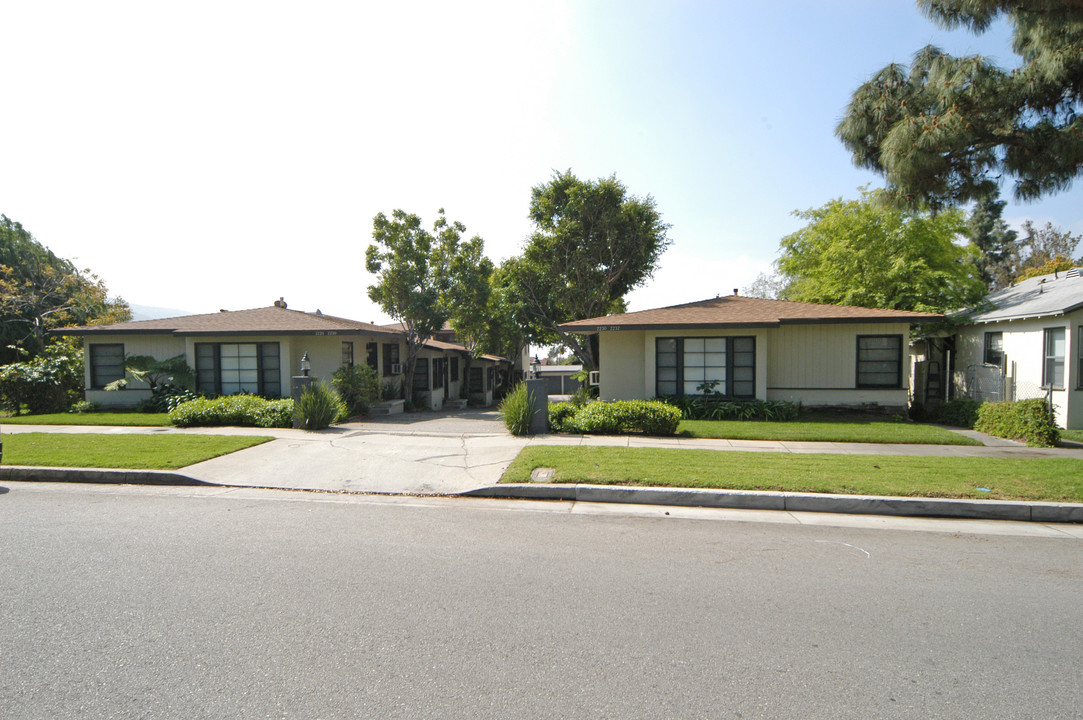 2228-2232 1/2 Mira Vista in Montrose, CA - Foto de edificio