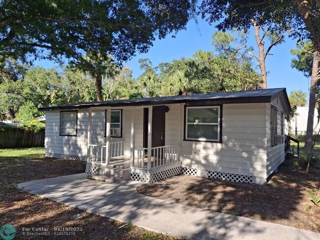 4170 Lebanon Rd in Fort Pierce, FL - Foto de edificio - Building Photo