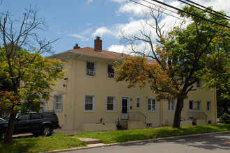 506 Sylvan Ave in Englewood, NJ - Foto de edificio - Building Photo