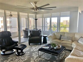 11116 Gulf Shore Dr, Unit 801 in Naples, FL - Building Photo - Building Photo