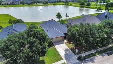 1805 Jasmine Hollow Ln in Pearland, TX - Foto de edificio - Building Photo