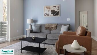 1000 Forestview Dr in Oakwood, GA - Building Photo