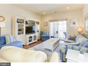 4045 Derby Ct in Cherry Hill Township, NJ - Building Photo - Building Photo