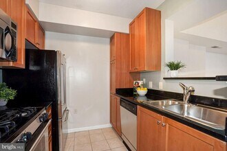 851 N Glebe Rd in Arlington, VA - Building Photo - Building Photo