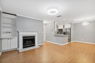 514 Granville Ct, Unit 514 in Atlanta, GA - Building Photo - Building Photo
