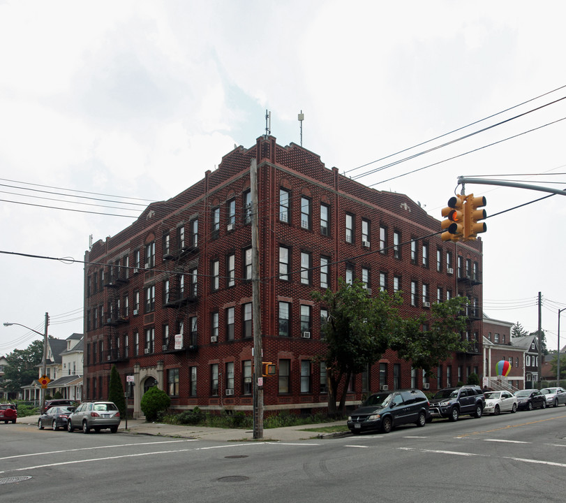 Lillian Court in Richmond Hill, NY - Building Photo