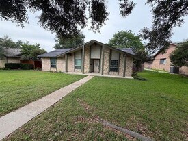 2003 Statler Dr in Carrollton, TX - Building Photo