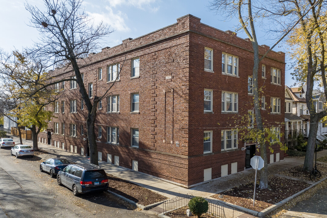 1901 W Newport Ave in Chicago, IL - Building Photo