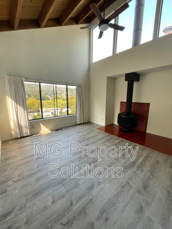 72 Martens Blvd in San Rafael, CA - Building Photo - Building Photo