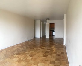 61-20 Grand Central Pkwy-Unit -A308 in Queens, NY - Building Photo - Building Photo