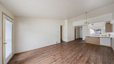 730 SE 8th Ave in Oak Harbor, WA - Building Photo - Building Photo