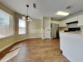 1406 Siskin Dr in Cordova, TN - Foto de edificio - Building Photo