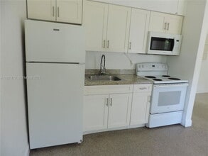 111 Charley Ave in Fort Lauderdale, FL - Building Photo - Building Photo