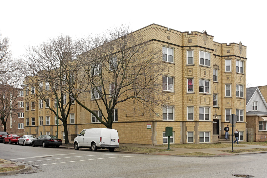 RES Condos in Chicago, IL - Building Photo